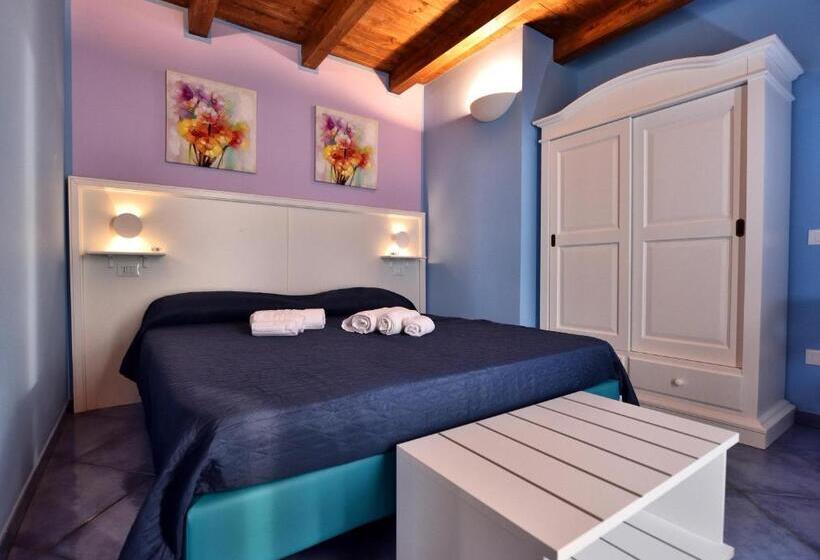 غرفة قياسية مطلّة علي البحر مزوَّدة بشُرفة, Residenza Vinci Room & Suite