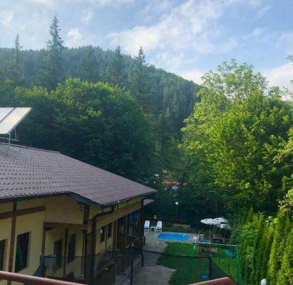 Полулюкс Вид на Горы, къща за гости кумовете