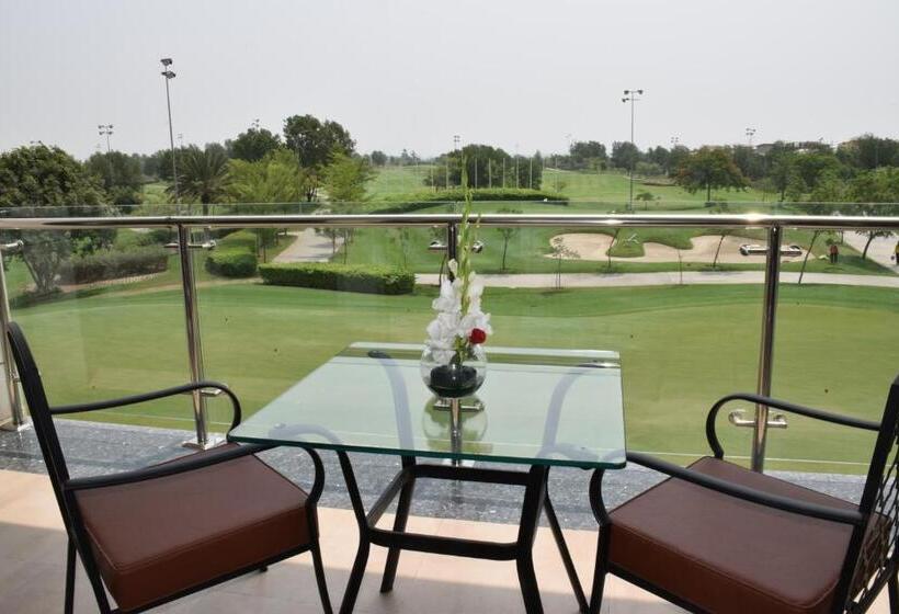 اتاق لوکس, Defence Raya Golf & Country Club