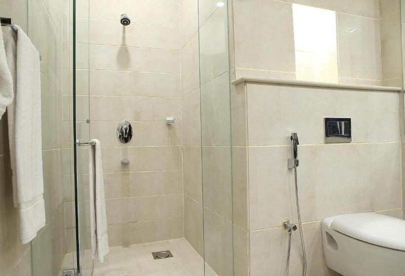 اتاق استاندارد با بالکن, Defence Raya Golf & Country Club