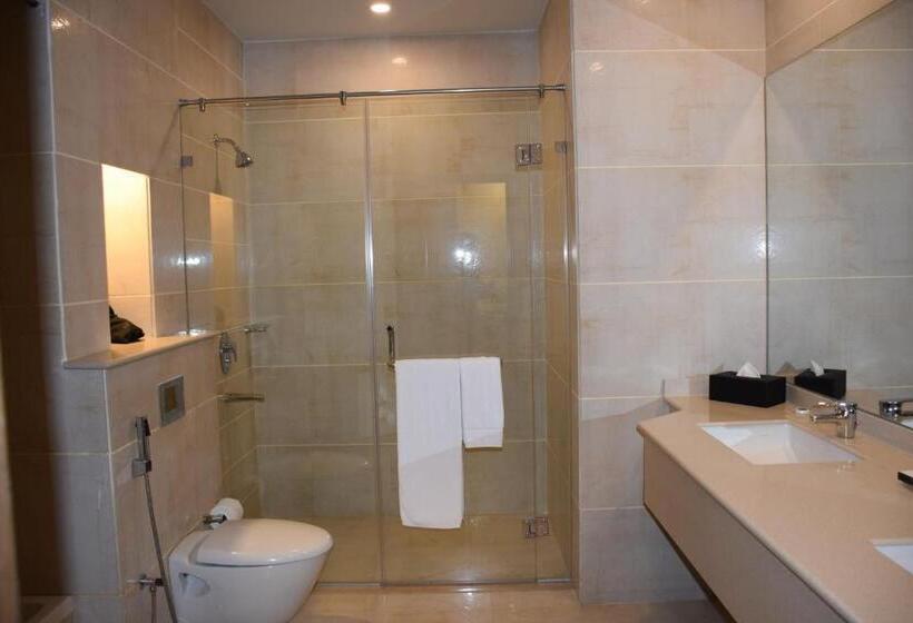 اتاق استاندارد با بالکن, Defence Raya Golf & Country Club