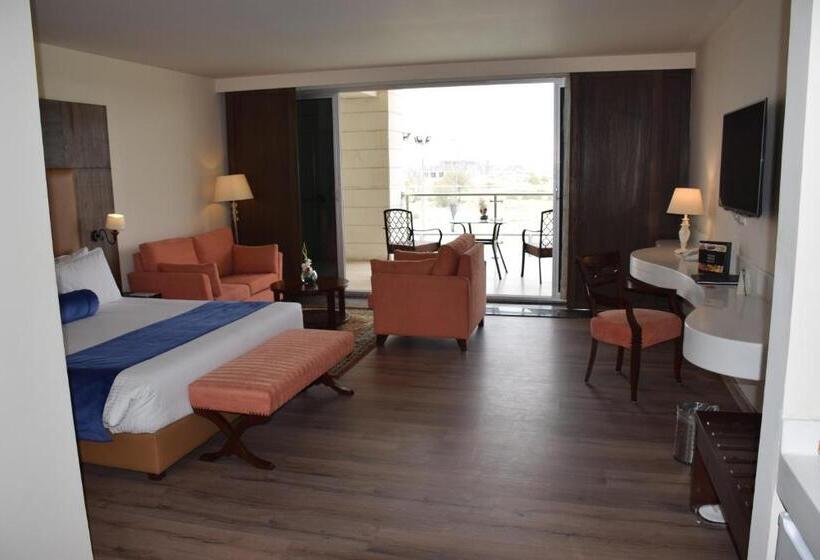 اتاق استاندارد با بالکن, Defence Raya Golf & Country Club