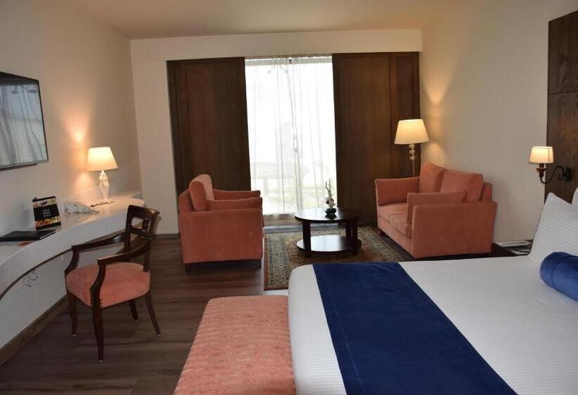 سوییت, Defence Raya Golf & Country Club