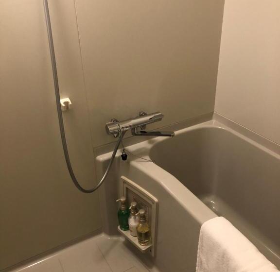 غرفة عائلية, Kazuraya