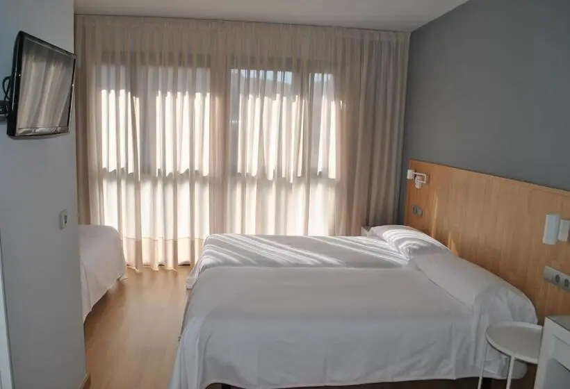 3-Bett-Standardzimmer, Hostal Universitat