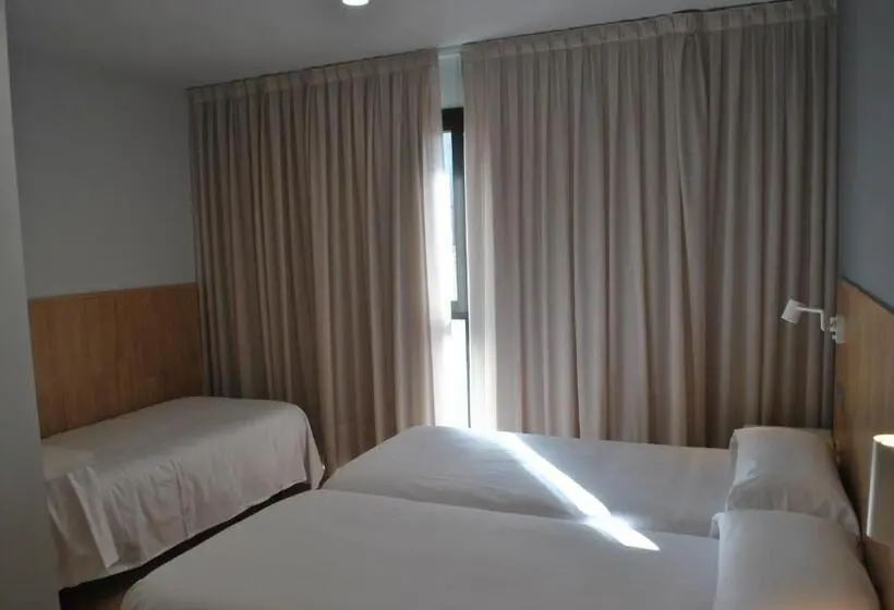 3-Bett-Standardzimmer, Hostal Universitat