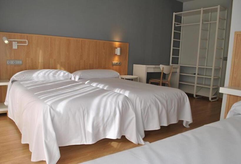 اتاق استاندارد سه نفره, Hostal Universitat