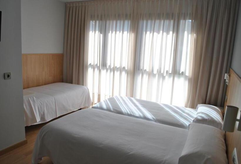 标准三人间, Hostal Universitat