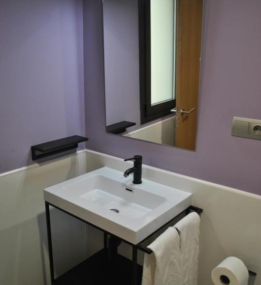 标准三人间, Hostal Universitat