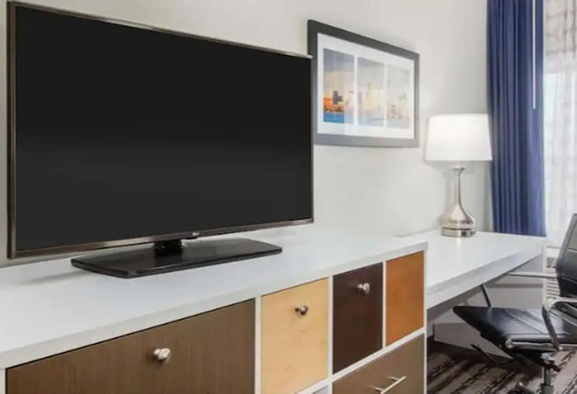 חדר דלוקס מותאם לאנשים עם מוגבלויות, La Quinta By Wyndham Buffalo Amherst