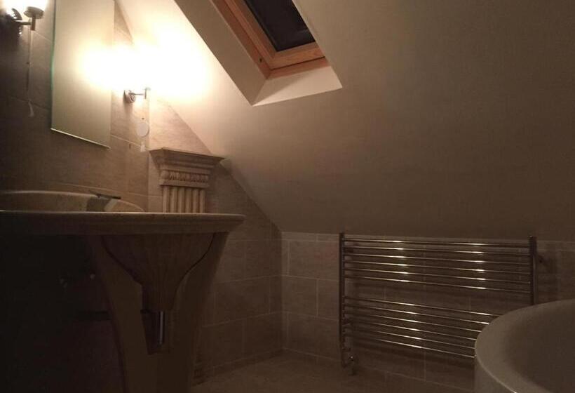Deluxe Suite King Bed, Retreat At The Knowe Auchincruive Estate