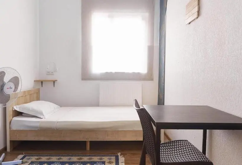 اتاق استاندارد یک نفره, Moosica Hostel