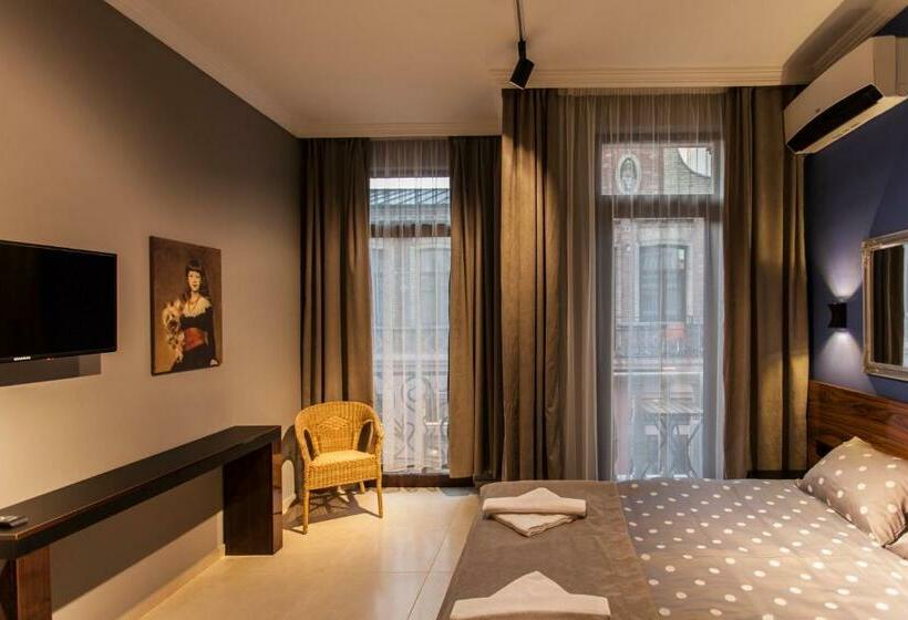 استودیوی استاندارد, Belvedere