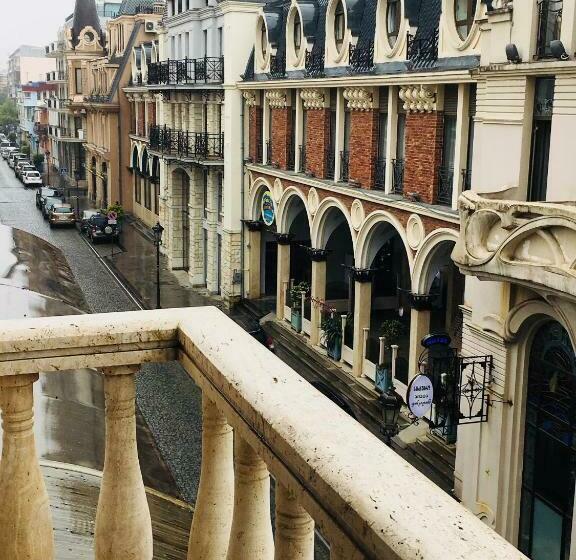 استودیوی استاندارد, Belvedere