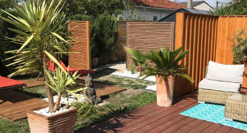 带花园景观的标准工作室, Villa Chaleemar