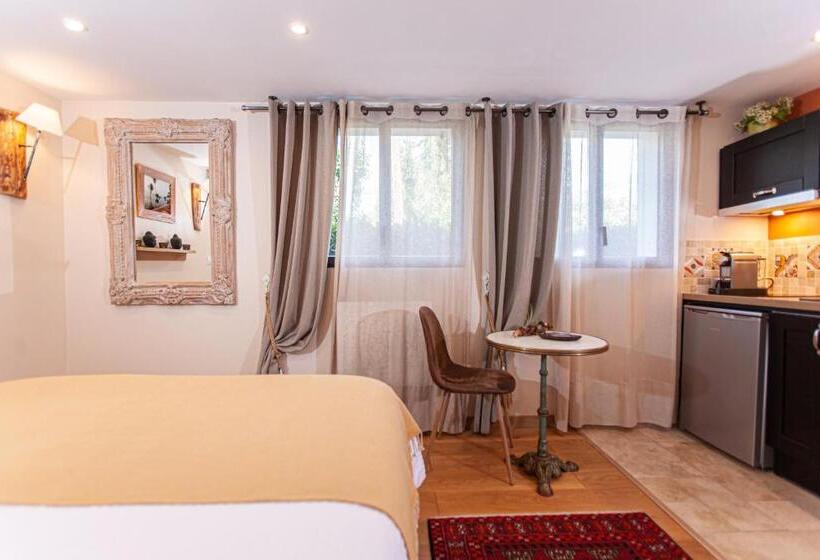 带花园景观的标准工作室, Villa Chaleemar