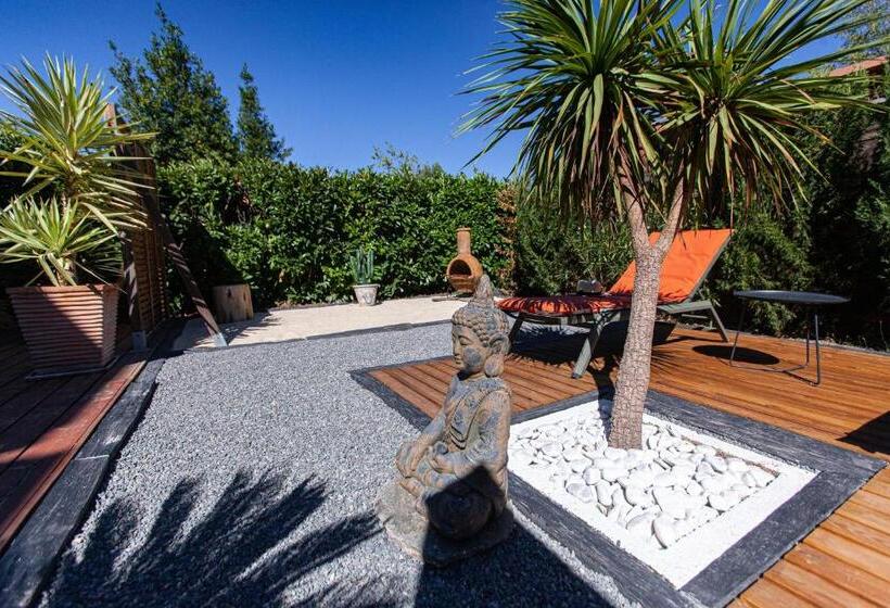 带花园景观的标准工作室, Villa Chaleemar