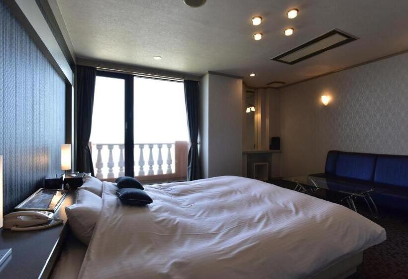 Economy-huone, Luna Coast
