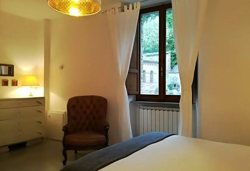 Standard-huone, Civico 10