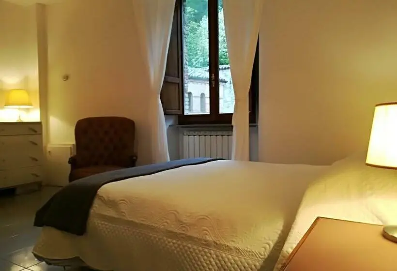Standard-huone, Civico 10