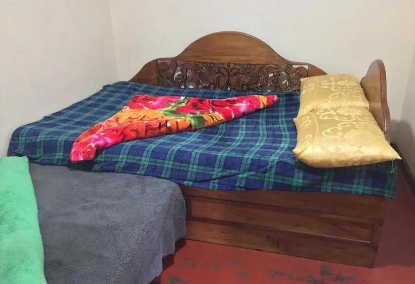 اتاق استاندارد با سرویس بهداشتی مشترک, Chandrasobana