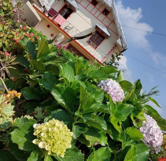 غرفة قياسية حمام مشترك, Chandrasobana