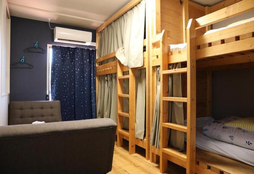 Quarto Quadruple Standart com Varanda, Guesthouse Yours