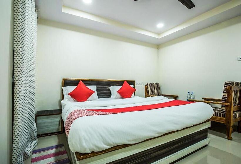 三人经典房间, Oyo 12973 Hotel Crystal