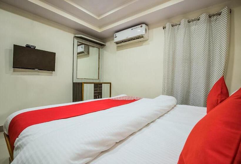 三人经典房间, Oyo 12973 Hotel Crystal
