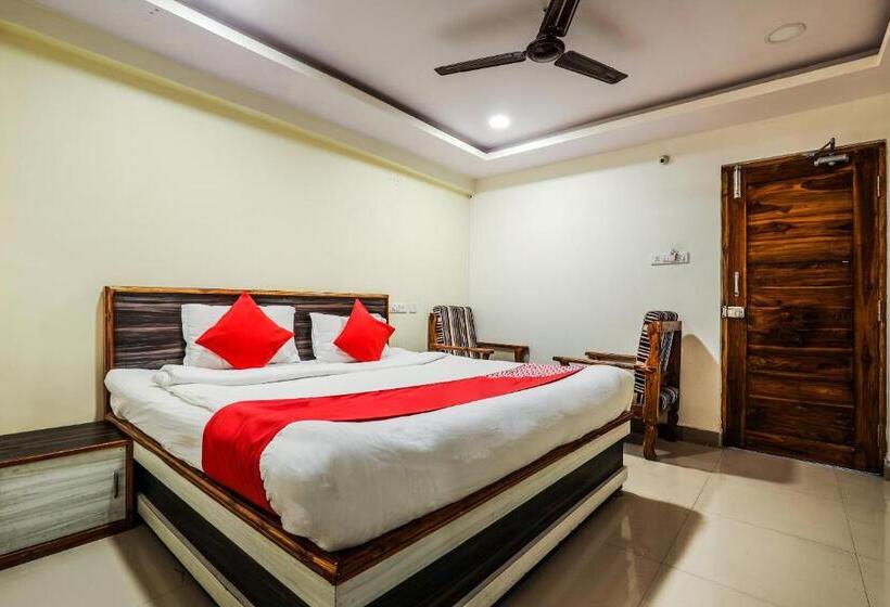 豪华三人间, Oyo 12973 Hotel Crystal