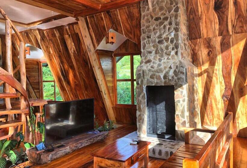 کلبه ییلاقی سوپریور یک خوابه, Camiguin Volcano Houses   A Frame House