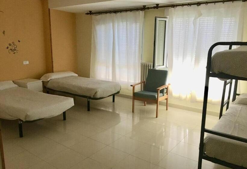 غرفة عائلية, Llanes International Hostel