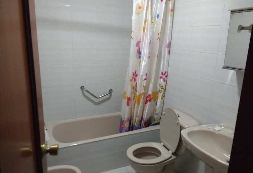 غرفة عائلية, Llanes International Hostel