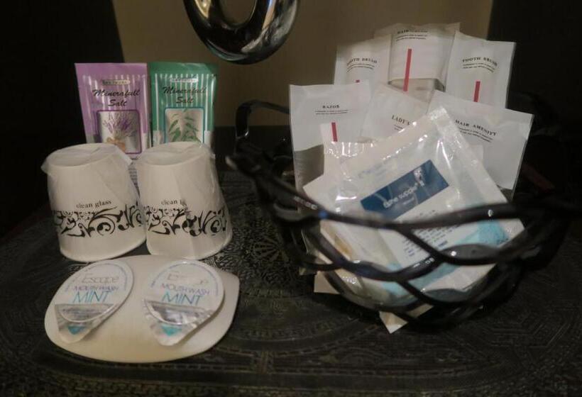 デラックスルーム, Century