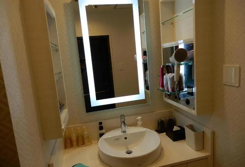 Habitación Estándar, Versys