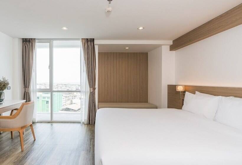 디럭스 룸, Rattanachol