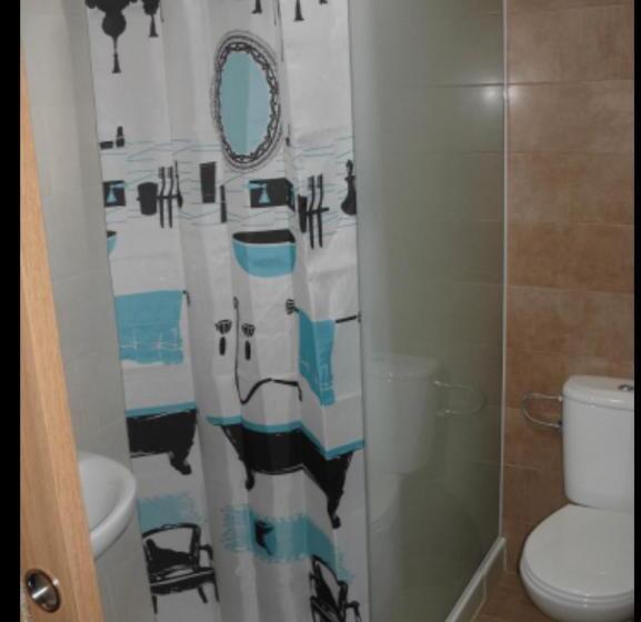 חדר סטנדרט לשלושה, Habitacions Casa Roberto