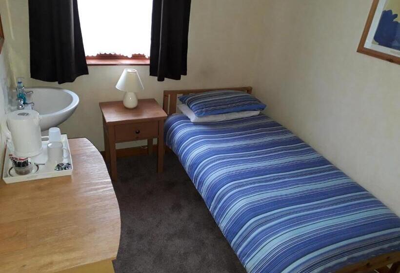 اتاق استاندارد یک نفره, Mirandas Guest House