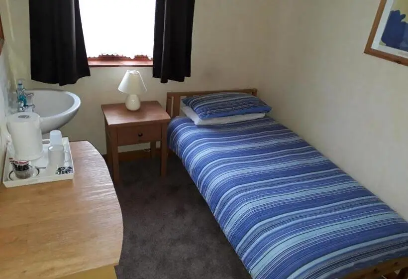 اتاق استاندارد یک نفره, Mirandas Guest House