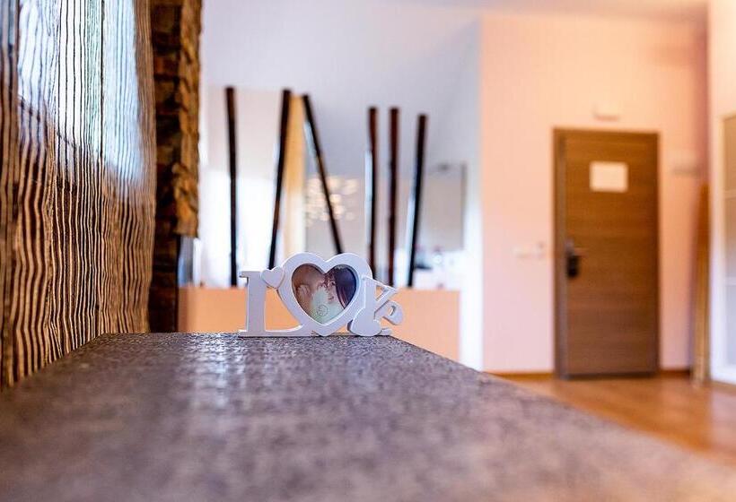 جناح مزود بجاكوزى, Hospedería Casa Martell