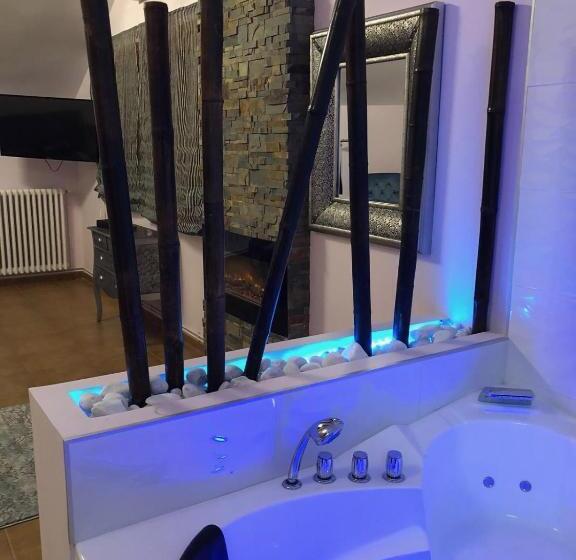 جناح مزود بجاكوزى, Hospedería Casa Martell