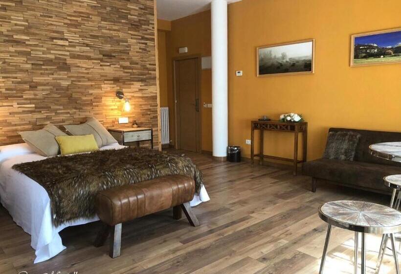 جناح جونيور عائلى, Hospedería Casa Martell