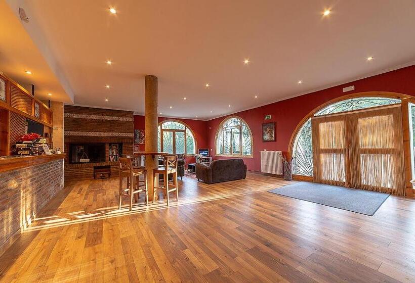Дом 4 Спальни, Hospedería Casa Martell