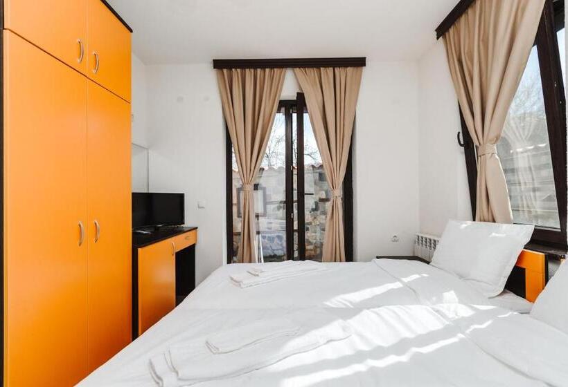 غرفة قياسية ثلاثية, Zlatograd 2 Iosifova Guest House