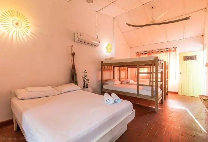 Perhehuone, Mar Amar Cabaña Hostel