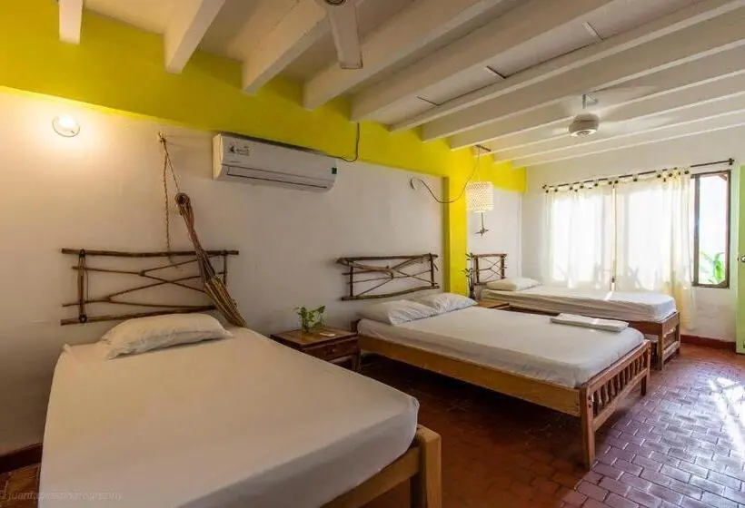 Perhehuone, Mar Amar Cabaña Hostel