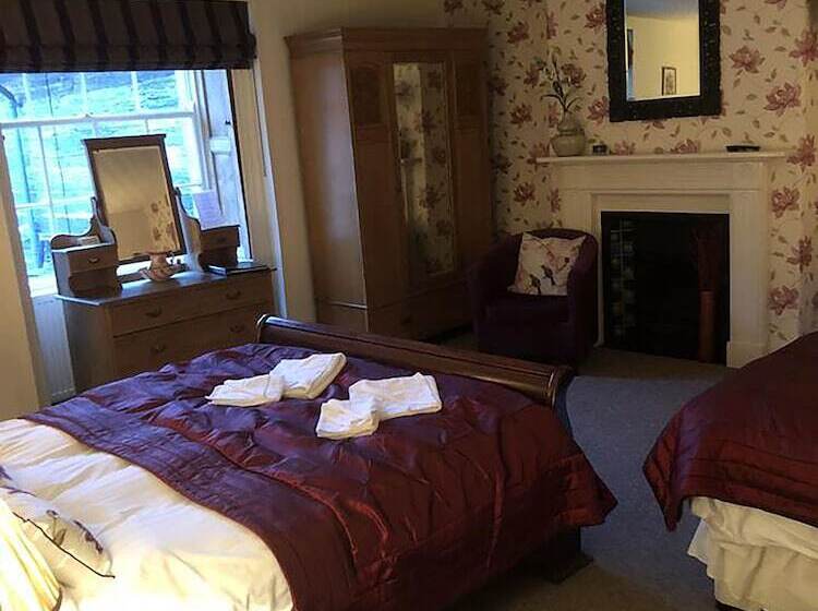 Семейный Номер, The Oakeley Arms