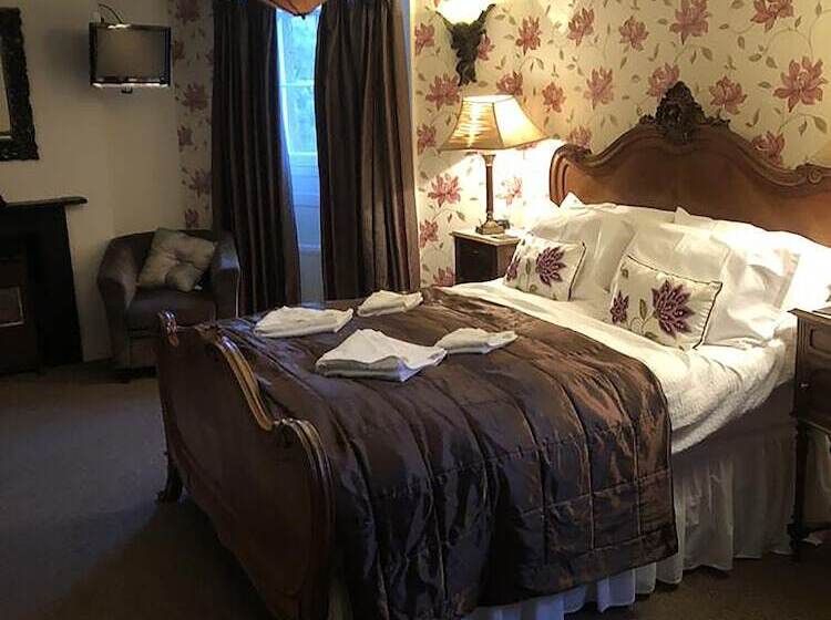 Номер Стандарт, The Oakeley Arms