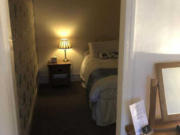 Номер Стандарт, The Oakeley Arms