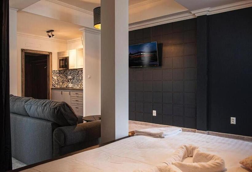 إستديو عائلى, Penzión Adrián